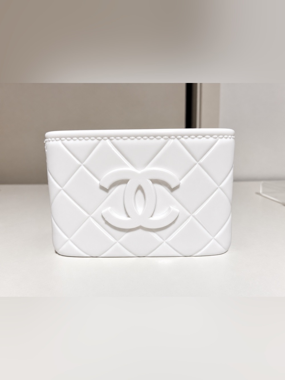 Makeup brush holder
